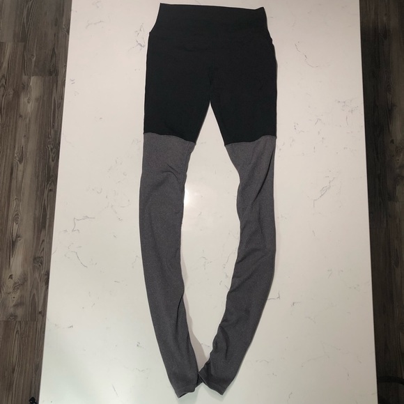 ALO Yoga Pants - Alo Yoga High Waist Goddess Ribbed Leggings Black and Grey Scrunch